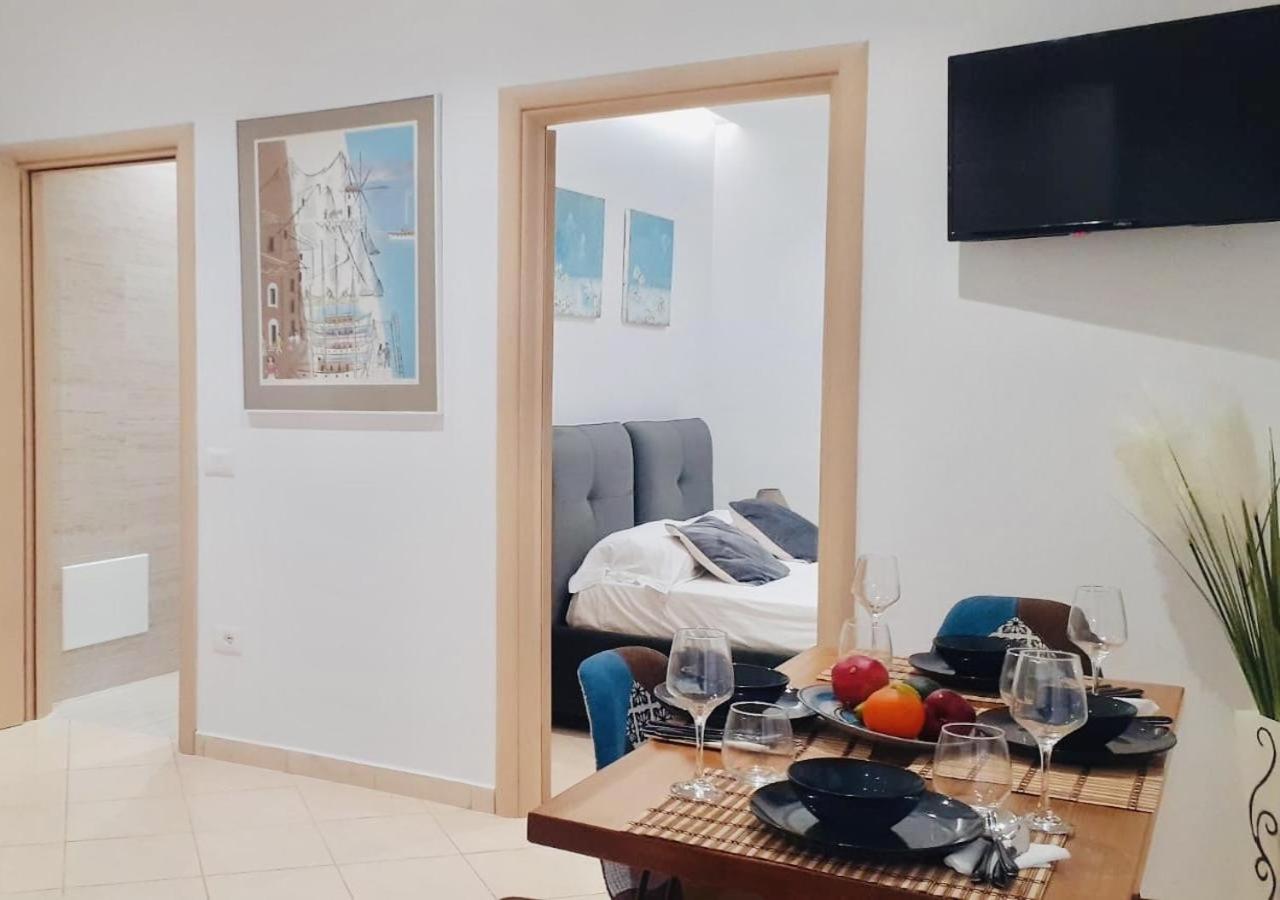 Bello Apartments Apartment *